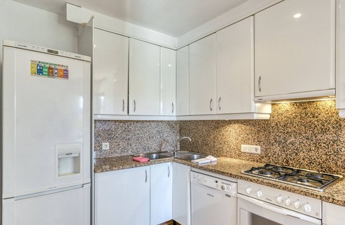 Navata House | Holiday Home 'Villa Valerie' with Mountain View, Shared Pool and Wi-Fi
