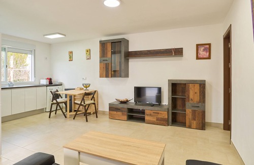 Cordoba House | Holiday Home 'Villa Verde' with Shared Pool, Wi-Fi and Air Conditioning
