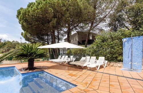 Vidreres House | Holiday Home 'Villa Yulia' with Private Pool, Private Terrace and Wi-Fi