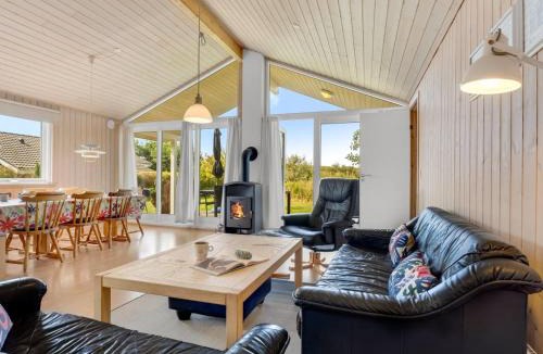 Dannemare House | Holiday Home Vincent - 25m from the sea by Interhome