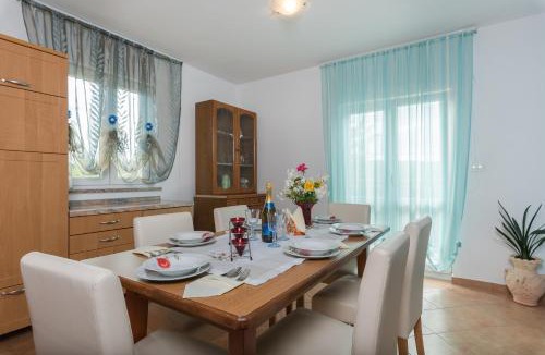 Vinez House | Holiday Home Viola by 22Estates