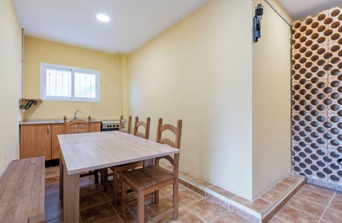 El Castell de Montornes House | Holiday Home 'Vistabella' with Private Pool, Wi-Fi and Air Conditioning