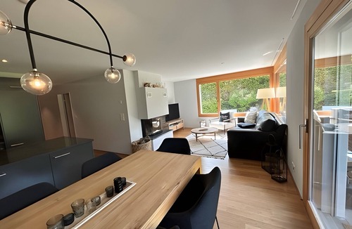 Klosters Dorf House | Holiday Home 'Wef 2026 The Perfect Retreat' with Shared Terrace, Shared Garden and Wi-Fi