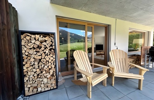 Klosters Dorf House | Holiday Home 'Wef 2026 The Perfect Retreat' with Shared Terrace, Shared Garden and Wi-Fi