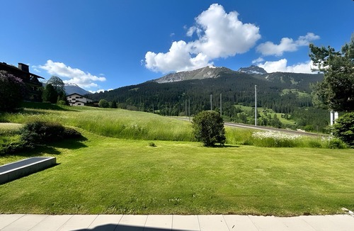 Klosters Dorf House | Holiday Home 'Wef 2026 The Perfect Retreat' with Shared Terrace, Shared Garden and Wi-Fi