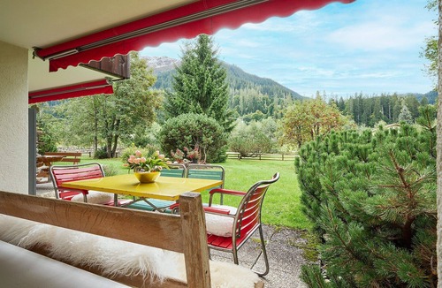 Klosters-Serneus House | Holiday Home 'Wef 2026' with Mountain View, Shared Terrace and Wi-Fi