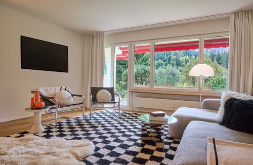 Klosters-Serneus House | Holiday Home 'Wef 2026' with Mountain View, Shared Terrace and Wi-Fi