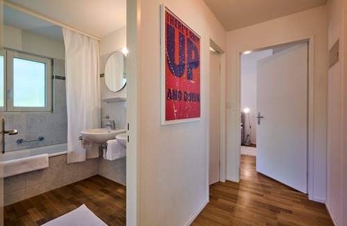 Klosters-Serneus House | Holiday Home 'Wef 2026' with Mountain View, Shared Terrace and Wi-Fi