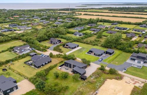 Skaven Strand House | Holiday Home Weike - 950m to the fjord by Interhome
