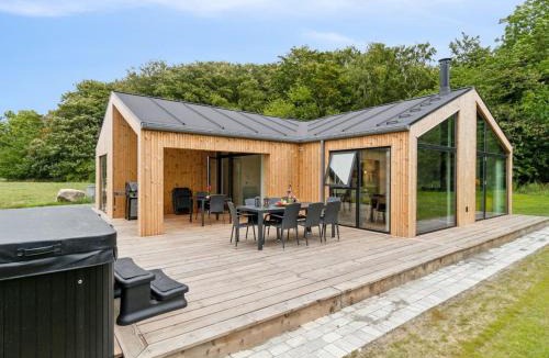 Ronne House | Holiday Home Wilgrib - 50m from the sea by Interhome