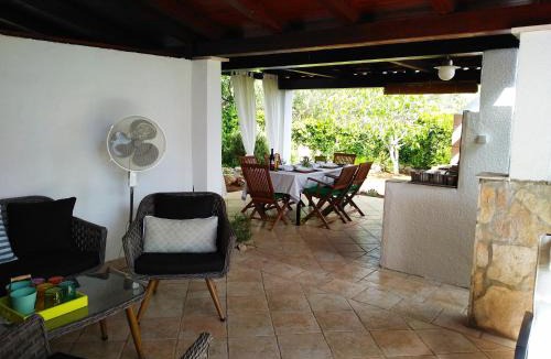 Cove Makarac (Milna) Apartment | Holiday Home Willy