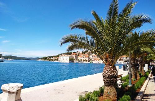Cove Makarac (Milna) Apartment | Holiday Home Willy