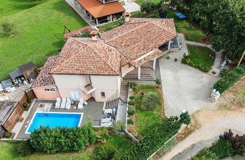 Marceljani House | Holiday home with a view of the water