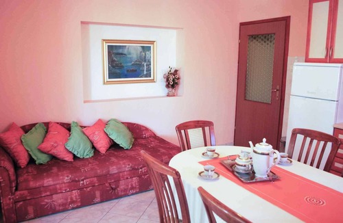 Muntic House | Holiday home with air conditioning and terrace