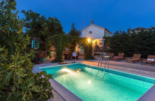 Rasopasno House | Holiday home with air conditioning, Internet and outdoor pool