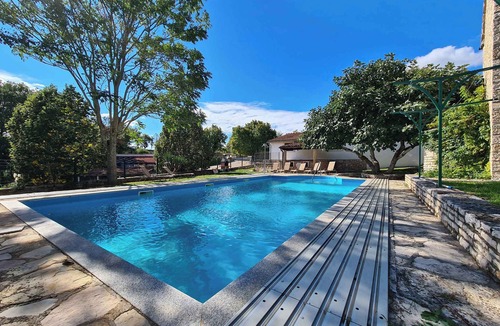 Prkacini House | Holiday home with an outdoor pool and WiFi