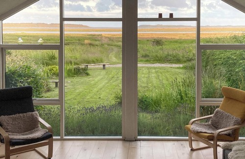 Vesløs House | Holiday home with beautiful views, wilderness bath and activity room