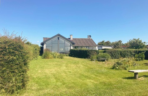 Vesløs House | Holiday home with beautiful views, wilderness bath and activity room