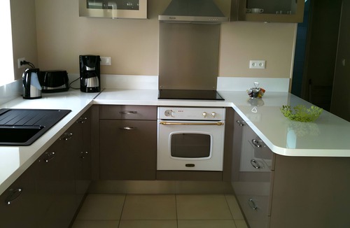 Saint-Genies House | Holiday Home with Shared Pool, Wi-Fi and Air Conditioning