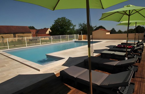 Saint-Genies House | Holiday Home with Shared Pool, Wi-Fi and Air Conditioning