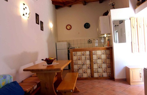 Povile House | Holiday home with garden