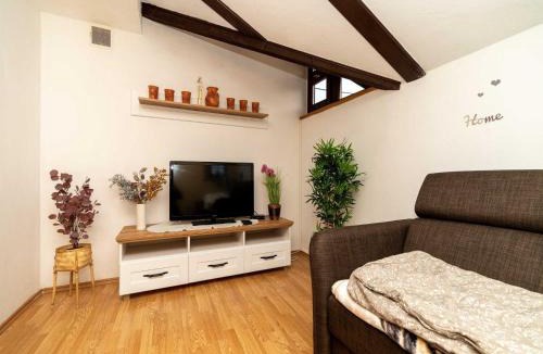 Donja Stubica House | Holiday home with hot tube and 1 room
