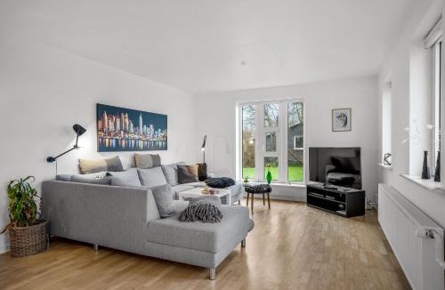Thyholm House | Holiday Home With Hot Tub And Space For 7 People