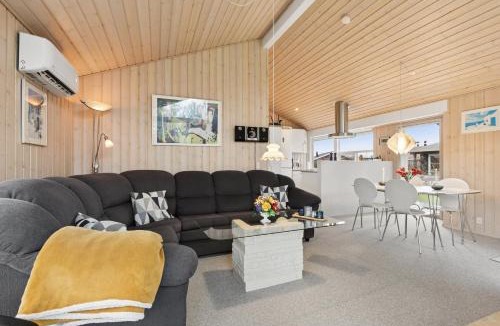 Juelsminde House | Holiday Home With Indoor Spa Near The Sea