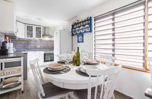 Risika House | Holiday home with Jacuzzi