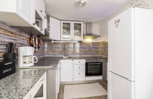 Risika House | Holiday home with Jacuzzi