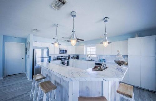 Jamaica Beach House | Holiday home with large deck and fenced yard, close to the beach
