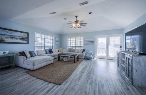 Jamaica Beach House | Holiday home with large deck and fenced yard, close to the beach