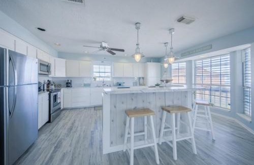 Jamaica Beach House | Holiday home with large deck and fenced yard, close to the beach