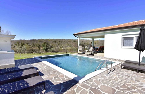 Radini House | Holiday home with outdoor swimming pool
