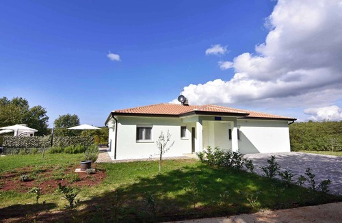 Radini House | Holiday home with outdoor swimming pool