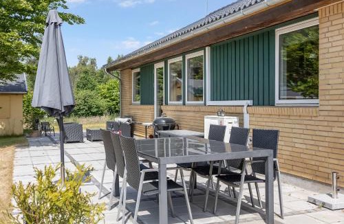 Hoensinge House | Holiday Home With Outdoor Jacuzzi And Shelter