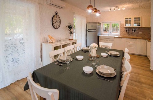 Risika House | Holiday home with pool and billiard