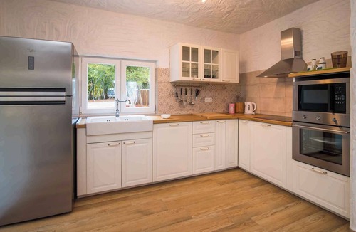 Risika House | Holiday home with pool and billiard
