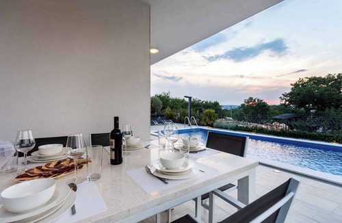 Klimno House | Holiday home with pool for 8 people