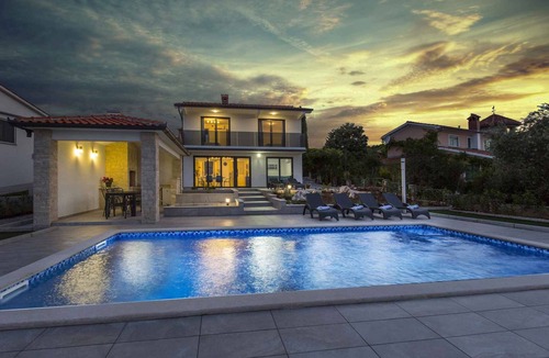Bartici House | Holiday home with pool for 6 people