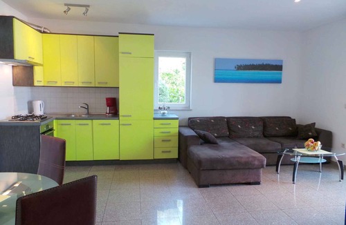 Milcetici House | Holiday home With pool 100 m from the beach