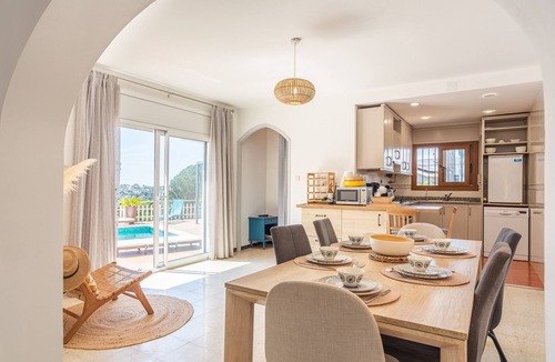 Vidreres House | Holiday Home with Private Pool, Private Terrace, and Wi-Fi