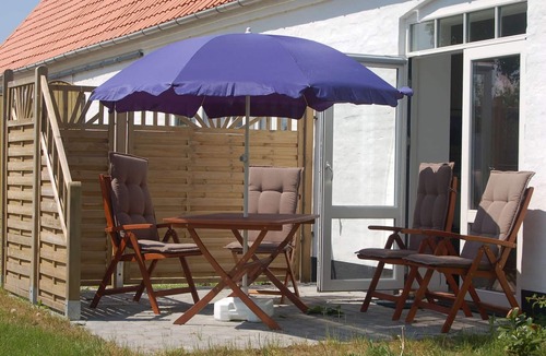 Grasten Apartment | Holiday Home with Sea View