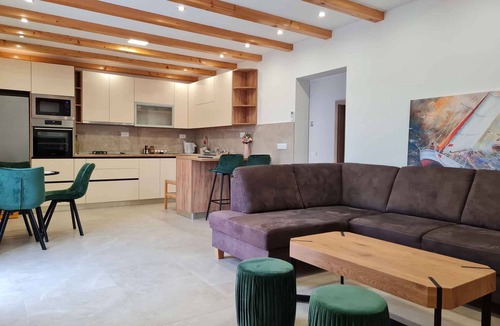 Popovici House | Holiday home With sea view and terrace