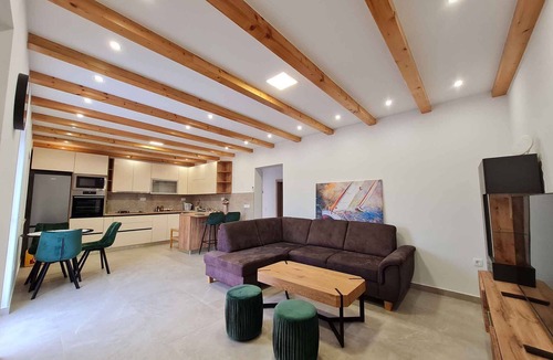 Popovici House | Holiday home With sea view and terrace