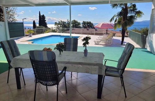 Ika House | Holiday home with sea view and pool