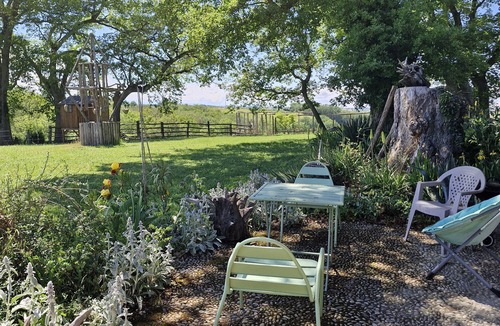 Marliac House | Holiday Home with Shared Pool and Mountain View