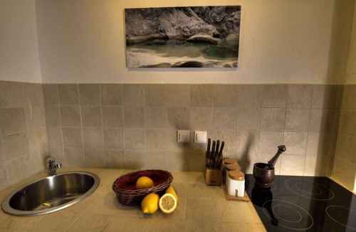 Kotli House | Holiday home with shared pool