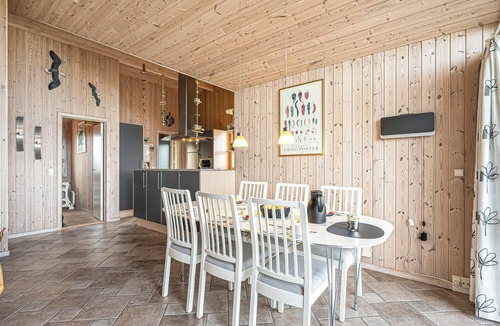Frostrup House | Holiday home with spa and sauna, just 200 meters from the North Sea.