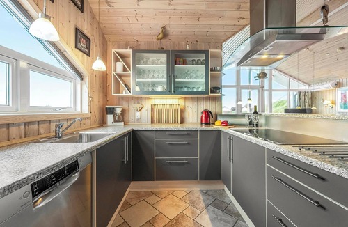 Frostrup House | Holiday home with spa and sauna, just 200 meters from the North Sea.